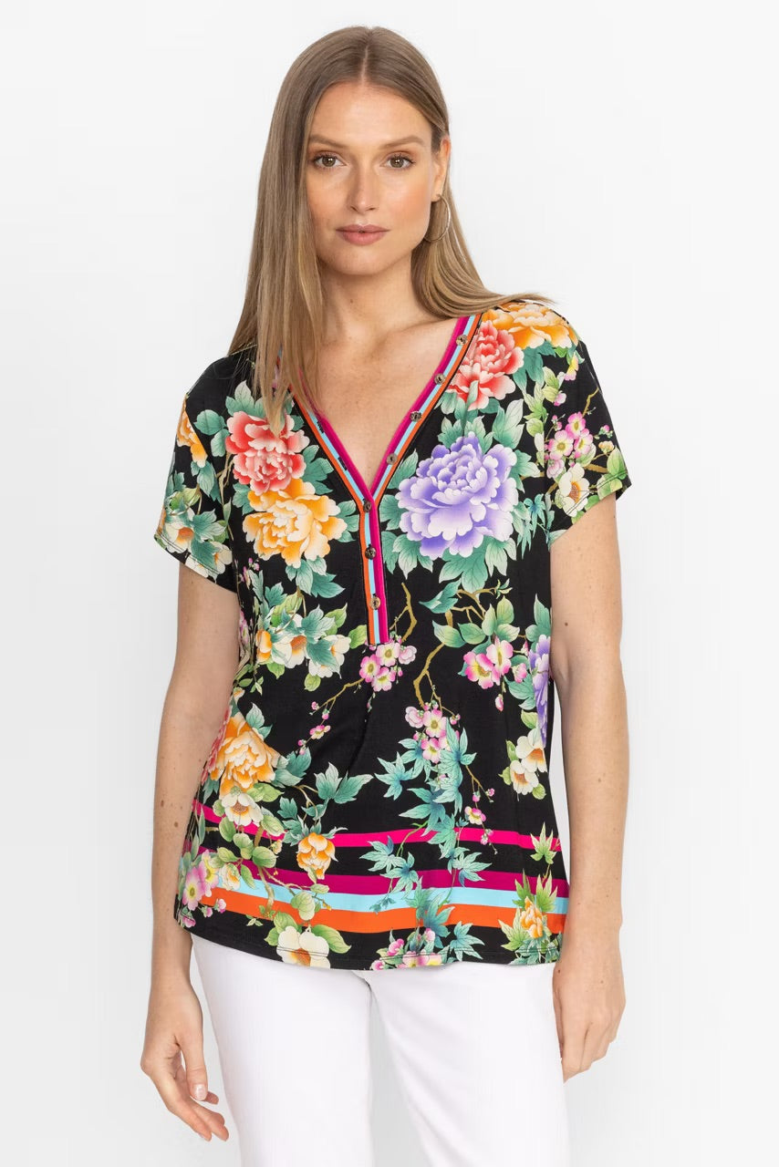 THE JANIE FAVORITE BUTTON NECK TEE in Le Jardin by Johnny Was