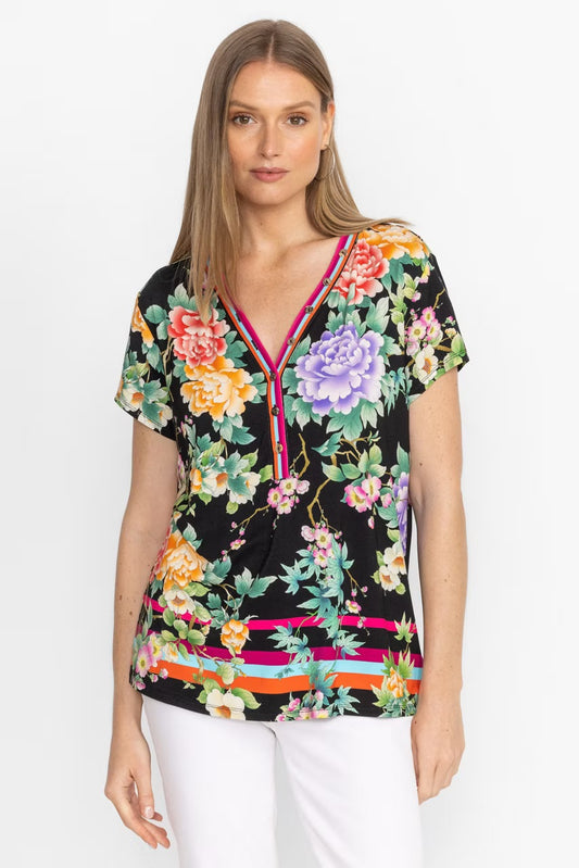 THE JANIE FAVORITE BUTTON NECK TEE in Le Jardin by Johnny Was