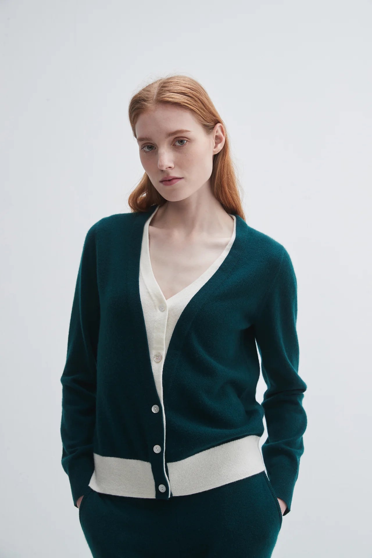 CONTRAST COLLAR CASHMERE CARDIGAN in Moose Green by Pissenlit