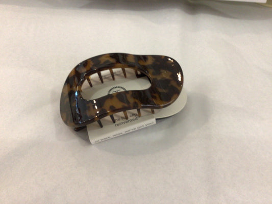 Medium Flat Clip in Tortoise by Teleties