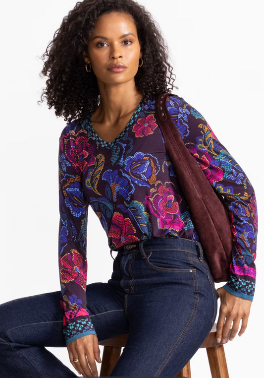 Janie Favorite Long Sleeve V-Neck Swing Tee in Aphaia by Johnny Was