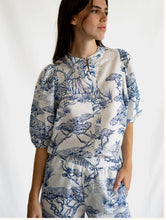 Load image into Gallery viewer, Balloon Shirt in Safari White by Las Surenas
