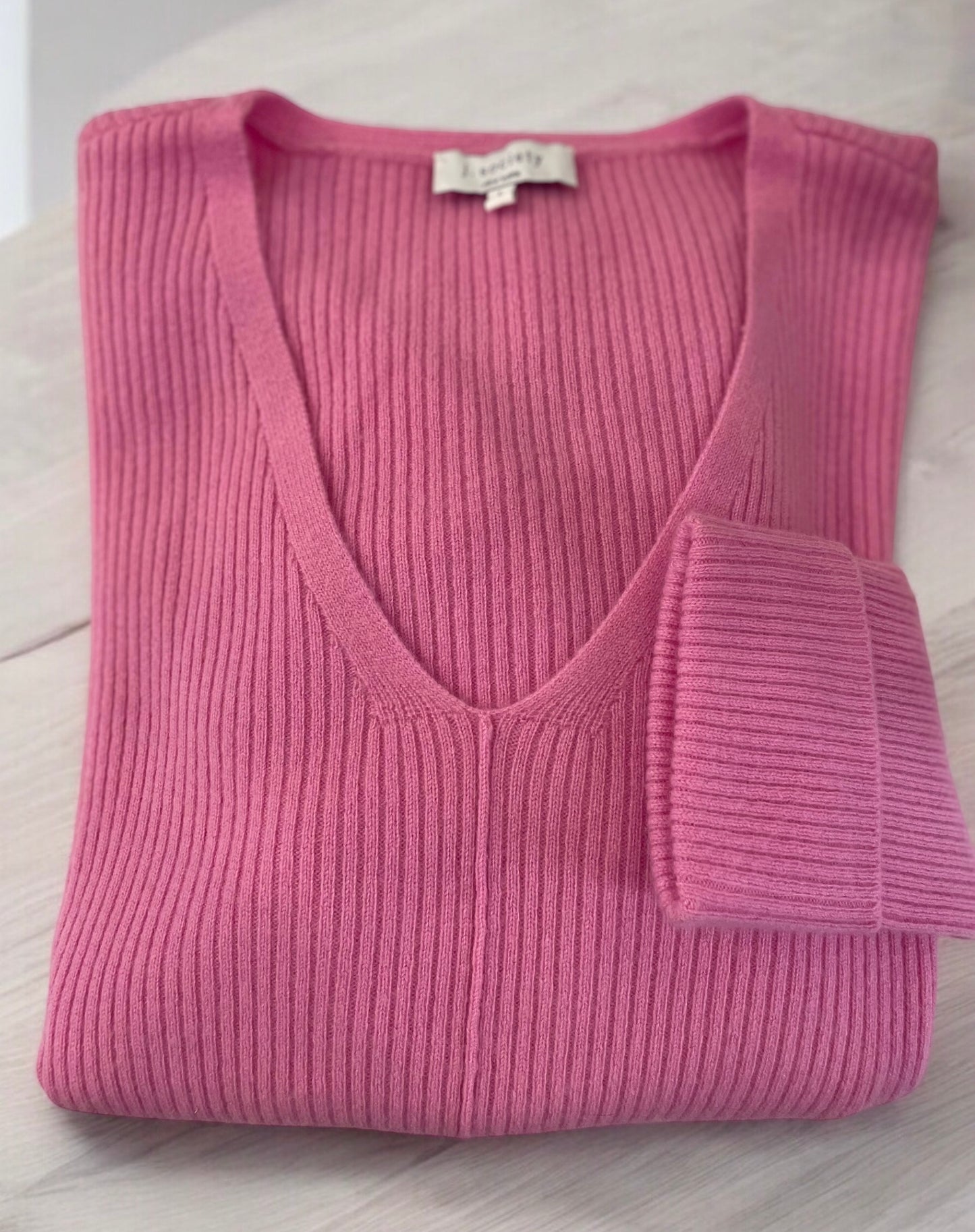 Exclusive ! Ribbed Cashmere Sweater with Cuffed Sleeves in Pink by J Society