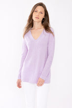 Load image into Gallery viewer, Seamed Easy Vee Sweater Reef by Kinross

