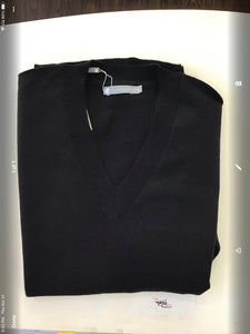 VNeck Cashmere Sweater in Black by In Cashmere